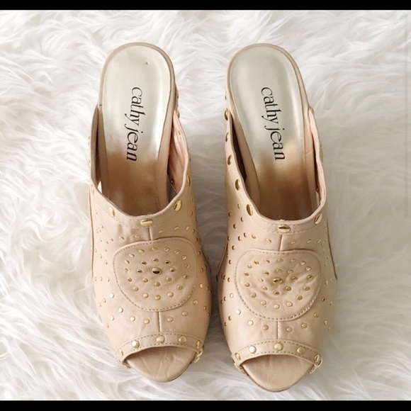 Cathy Jean tan Cork Wedges with Gold round studs Bohemian Summer Style s⦠- Picture 2 of 11